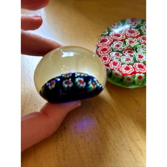 2 Murano Millefiori Paperweights Red/ Blue & Red/Green Floral Glass Vintage - Picture 7 of 8